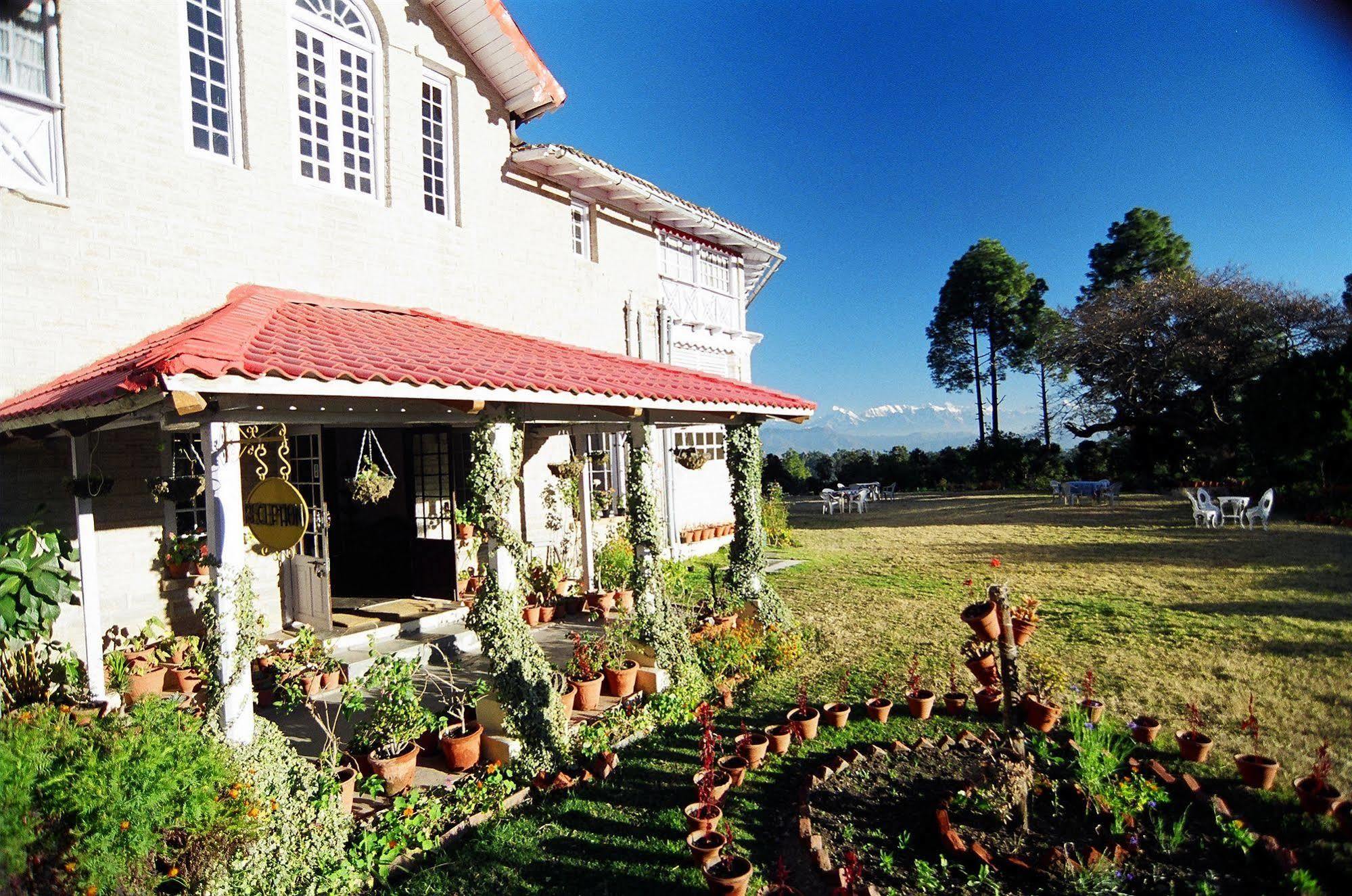 Hotel Chevron Rosemount Ranikhet Exterior foto